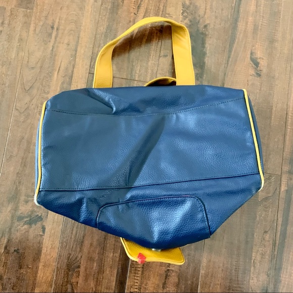 Volcom Gotta Run Shoulder Crossbody Bag/Purse - Picture 5 of 16